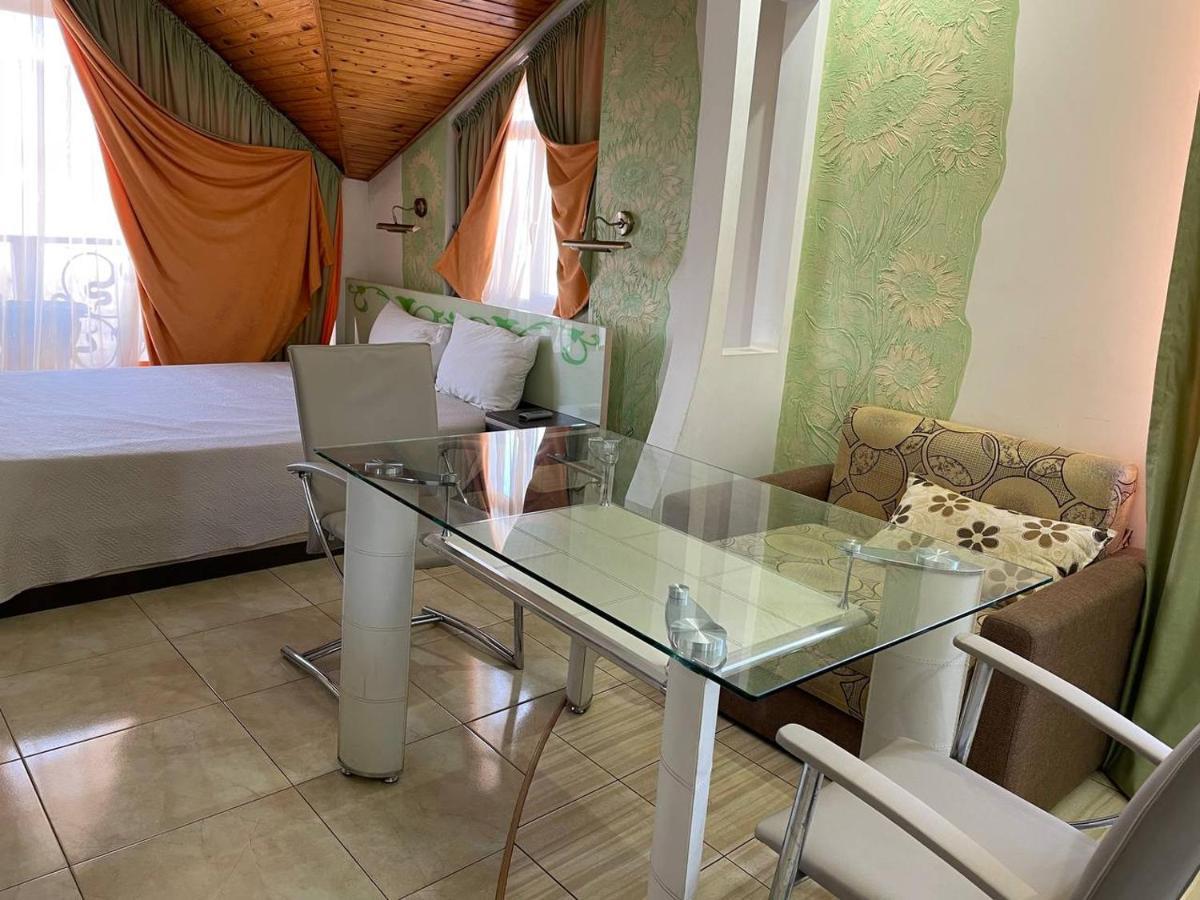 Racu Hotel Comrat Bagian luar foto