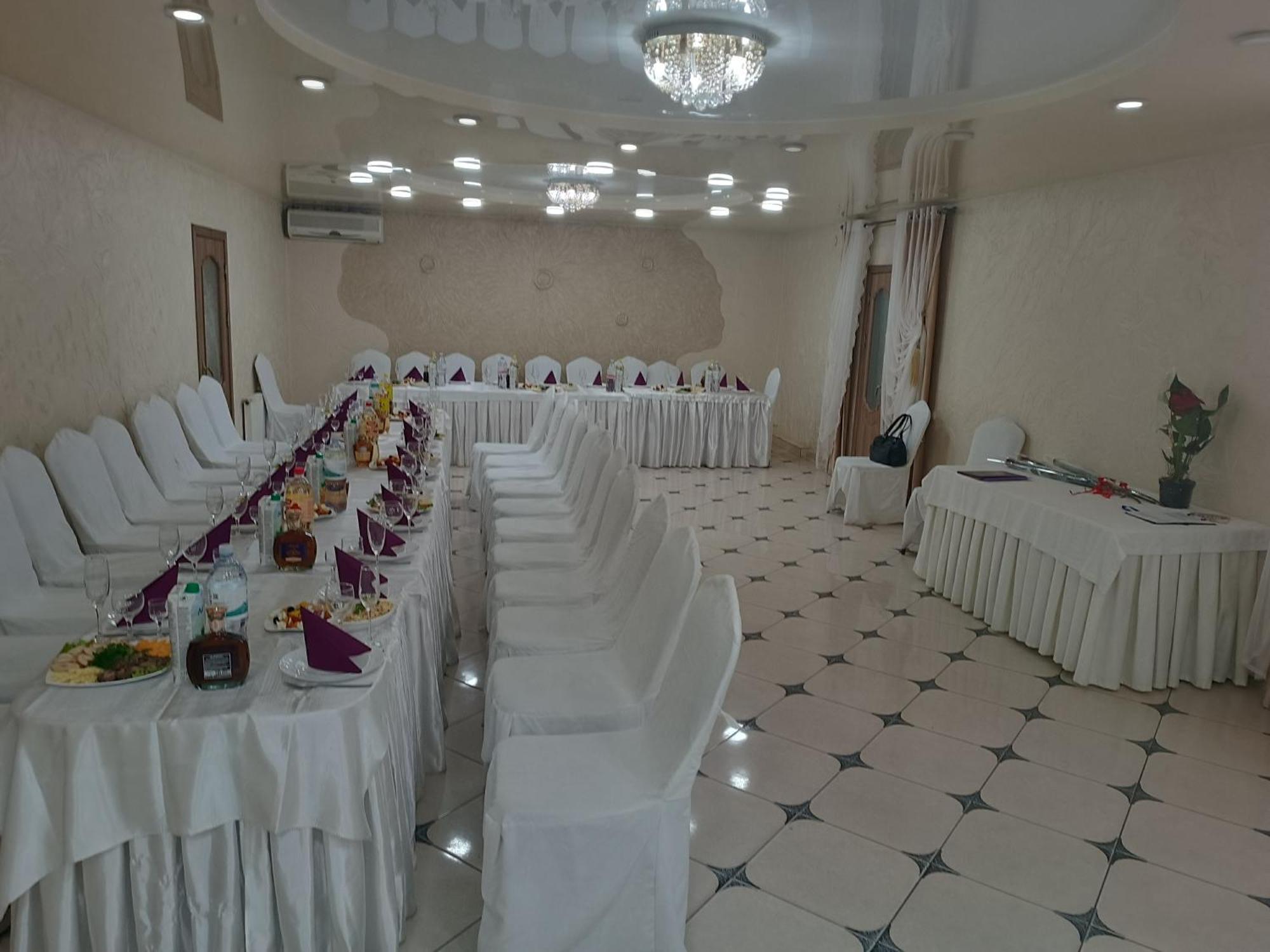 Racu Hotel Comrat Bagian luar foto
