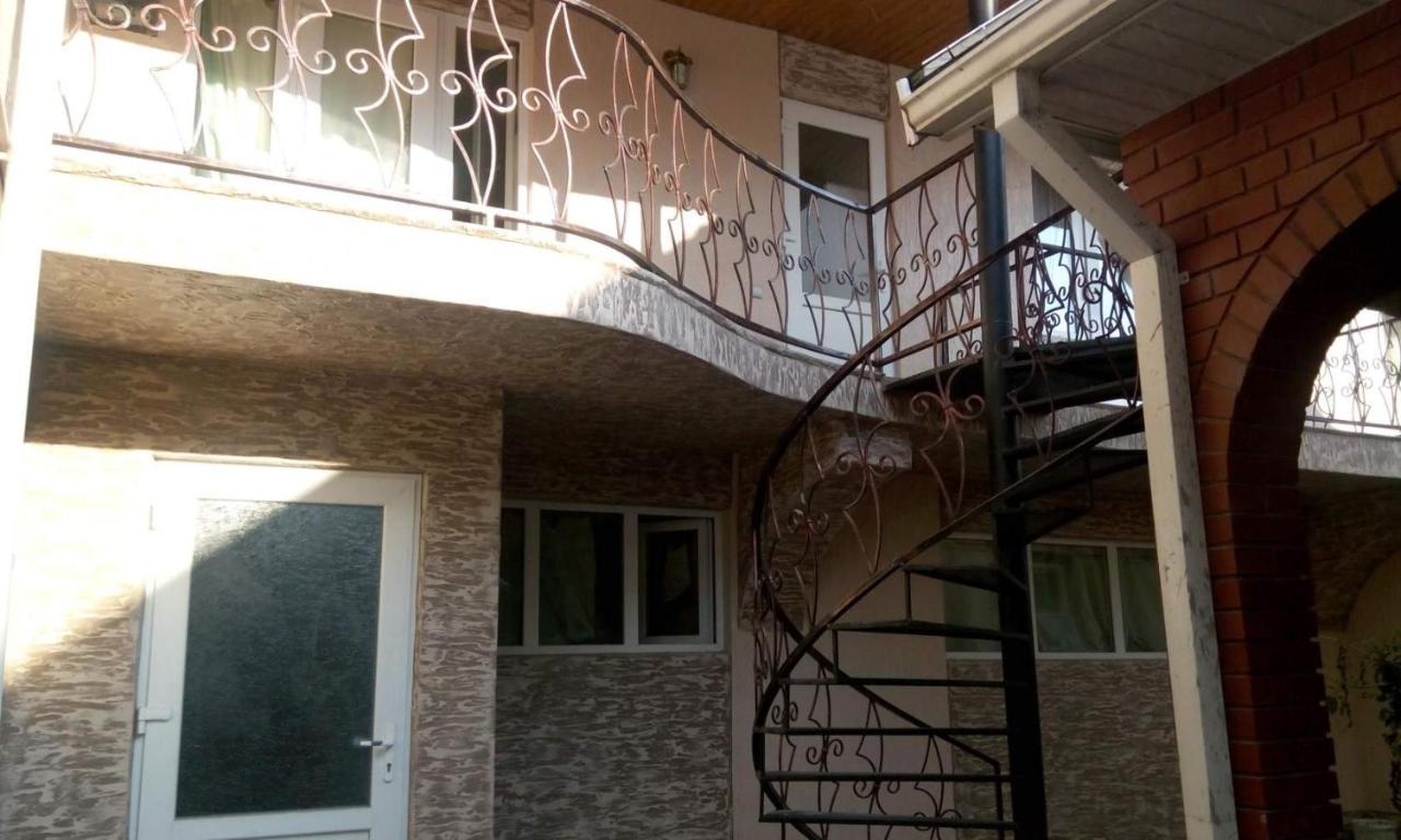 Racu Hotel Comrat Bagian luar foto
