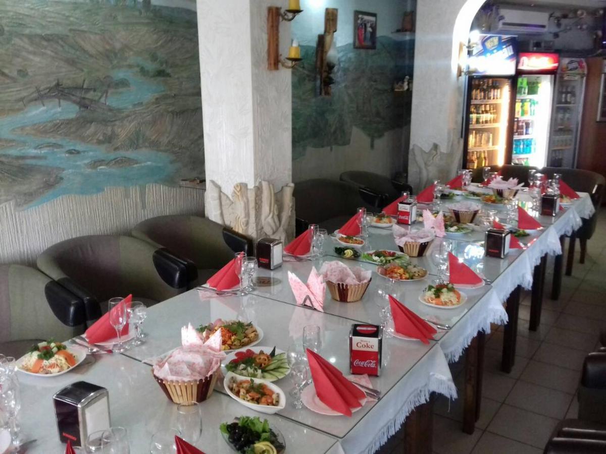 Racu Hotel Comrat Bagian luar foto